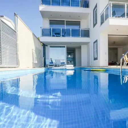 Sleeps 6 Pool Air Con Wifi 卡尔坎