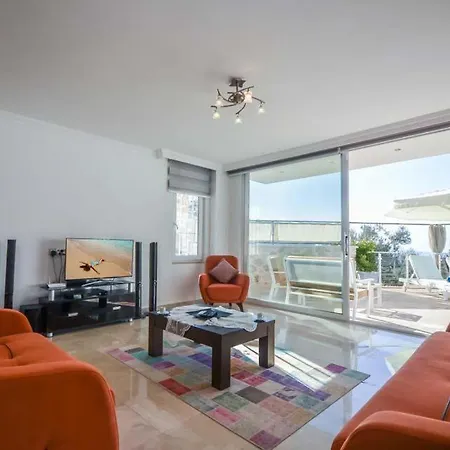 Sleeps 6 Pool Air Con Wifi 别墅